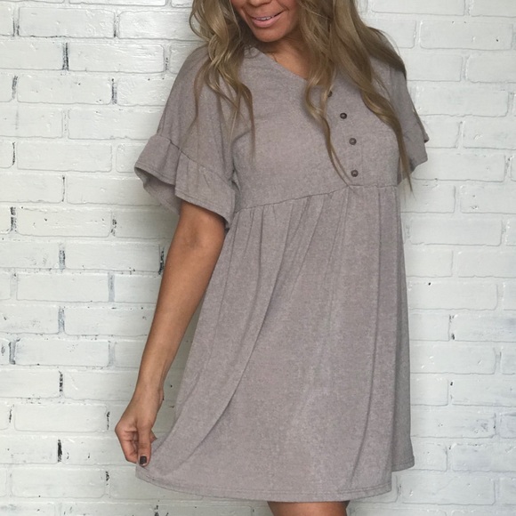 Dresses & Skirts - ✨ NEW Scoop-neck dress Ruffle sleeve beige